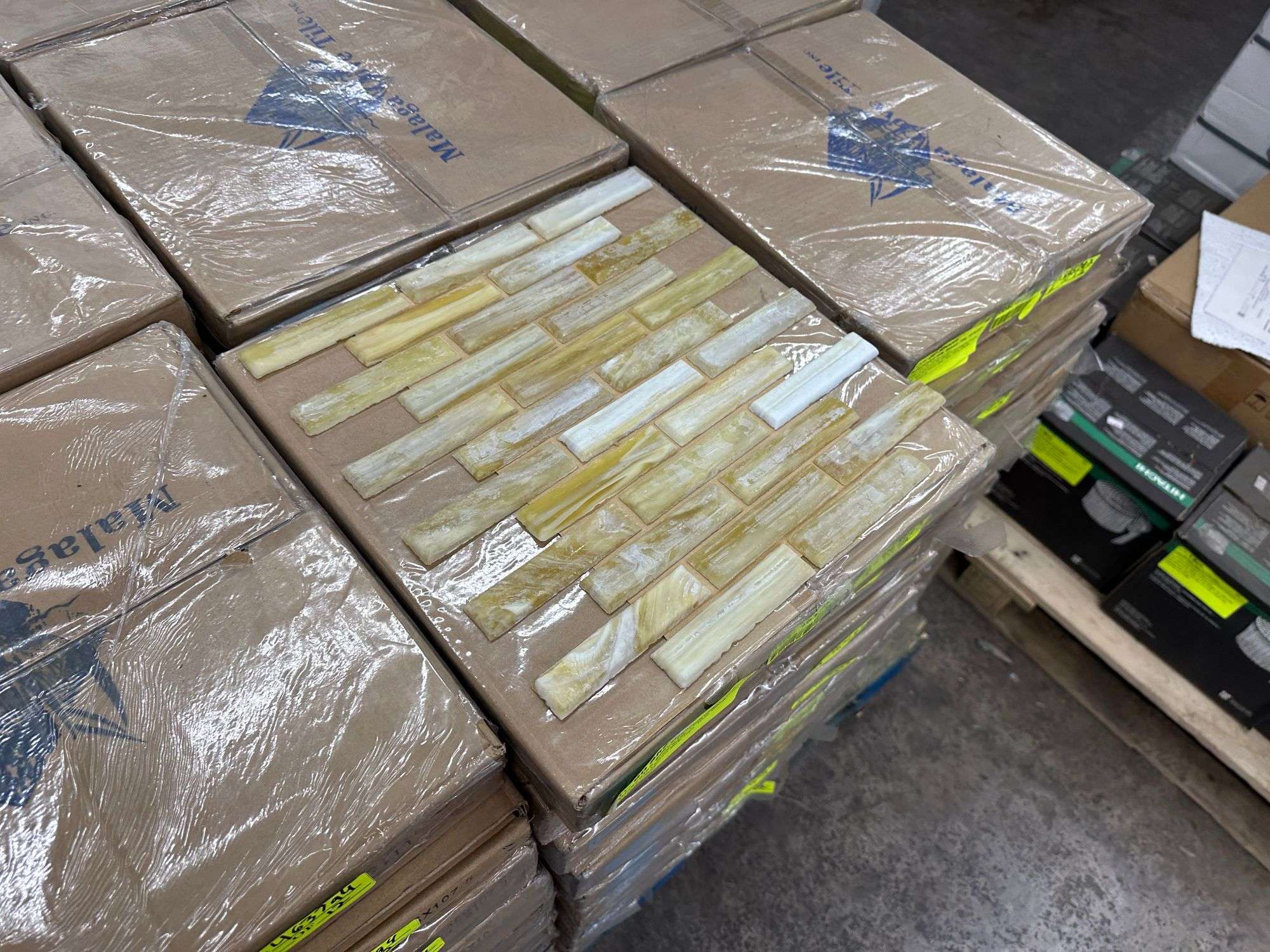 Butterscotch Silk Mosaic Tile – Glass Backsplash & Accent Tile (13x13)