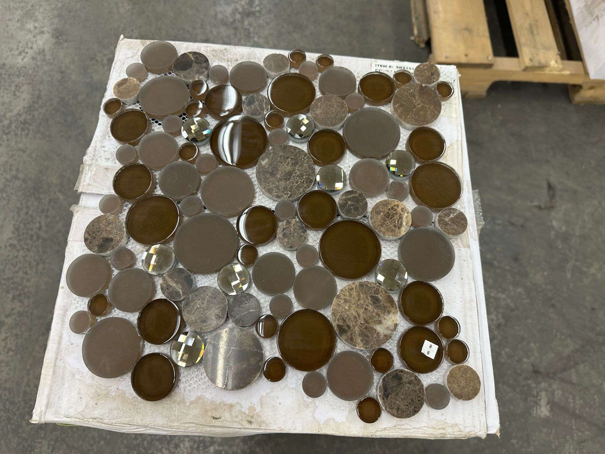 Tuape Fizzle Mosaic Tile – Glass Backsplash & Shower Tile (12x12)